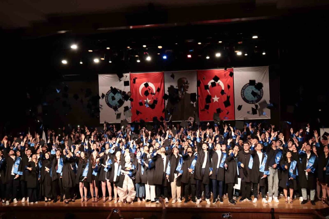 Bursa’da Teknik Bilimler MYO’da mezuniyet heyecanı
