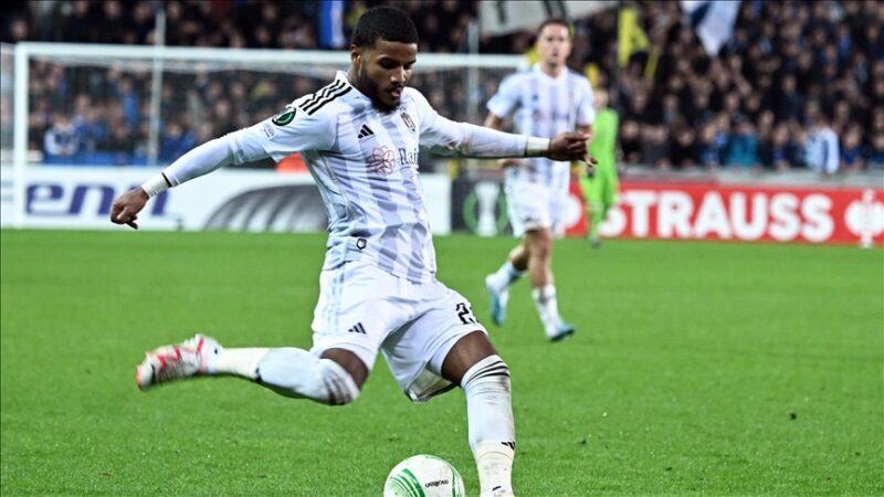 Beşiktaş'ta Fransız futbolcu Valentin Rosier ile yollar ayrıldı.