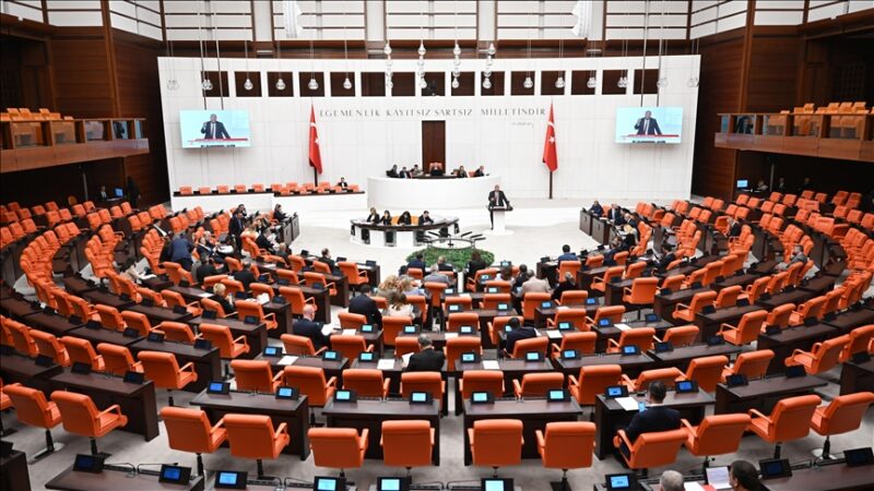 Öğretmenlik Meslek Kanunu'na köklü değişiklikler geliyor. 39 maddelik teklif, komisyonda