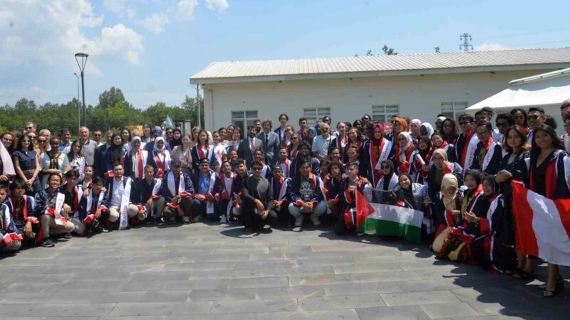 Bursa Uludağ Üniversitesi’nde misafir öğrenciler mezun oldu Bursa Uludağ Üniversitesi’nde (BUÜ) Türkçe eğitimi alan yabancı öğrenciler, gerçekleştirilen