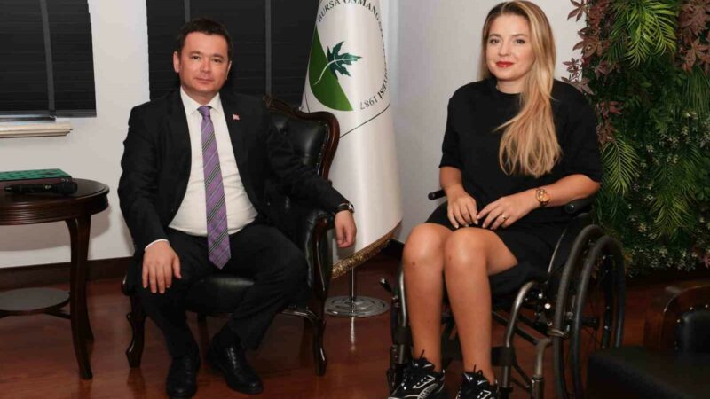 Milli gurur Kübra’dan yeni rekor öncesi Erkan Aydın’a ziyaret! Osmangazi Belediyesi Yazı İşleri Müdürlüğü personeli Kübra Keskin, dünyadaki tek