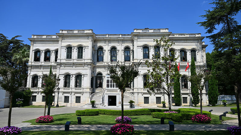 100 yıldır kapalı olan Osmanlı’nın son sarayı geri dönüyor! Osmanlı İmparatorluğu'nun son sarayı olan İstanbul'daki Yıldız Sarayı'nda 5 yıldır