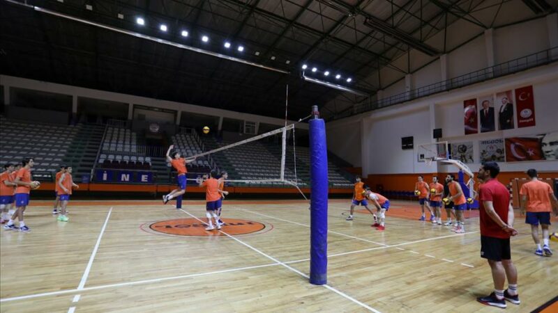 Parkenin Prensleri yeni sezon hazırlıklarına başladı İnegöl Belediyespor erkek voleybol takımı yeni sezon hazırlıklarına başladı. Bu