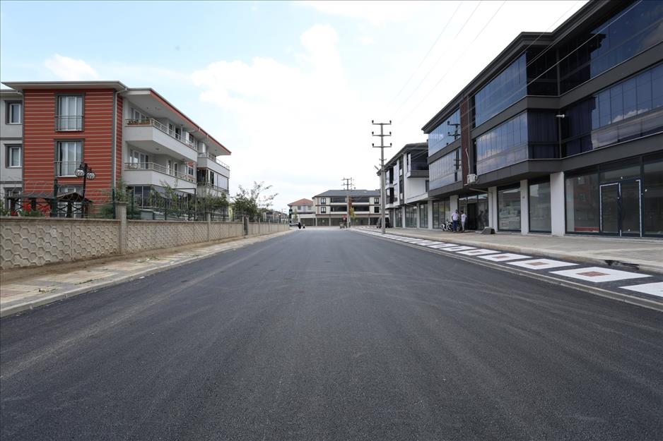 Bursa’nı o ilçesinde tretuvar ve yol kaplama çalışmaları sürüyor