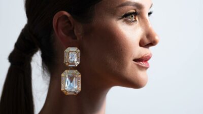 Yatakta sarmaş dolaş barışma pozu!