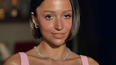 Zeynep Bastık cesur sütyenli pozları ile gündem oldu!