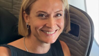 Ceyda Düvenci bikinili pozları ile fit halini sergiledi!