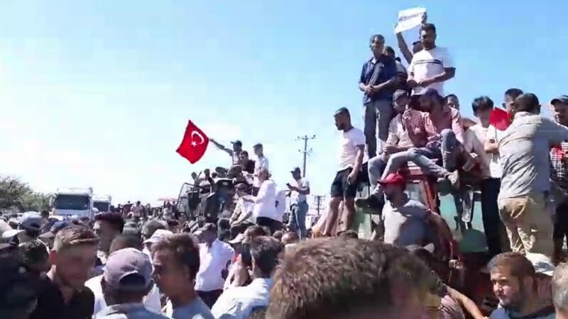 Bursa’da çiftçi eylemi Bursa'da çiftçiler, tarım ve hayvancılıkta yaşadıkları sorunlara dikkat çekmek için
