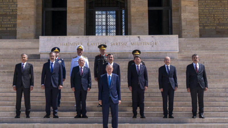 YAŞ toplandı, atamalar olacak mı? Erdoğan’dan Anıtkabir’de ilk mesaj… Yüksek Askeri Şura toplantısı başladı. Toplantı öncesi Cumhurbaşkanı Recep Tayyip