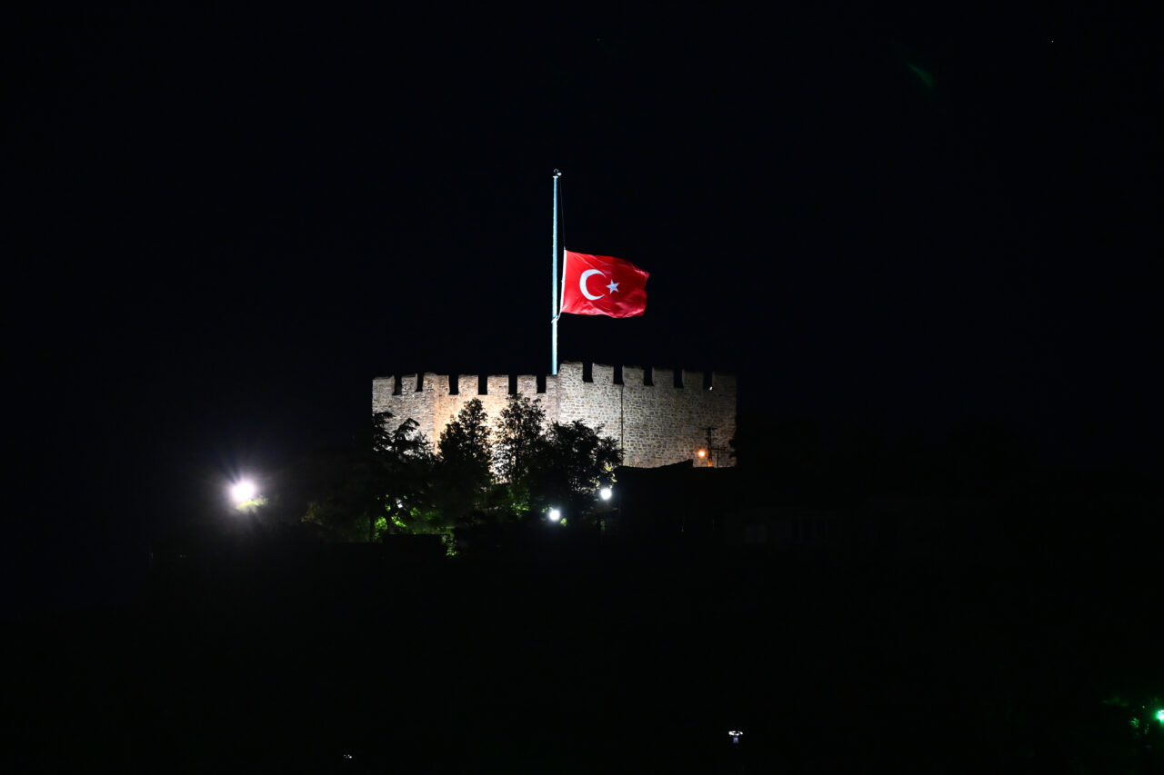 Ankara’da bayraklar yarıya indirildi