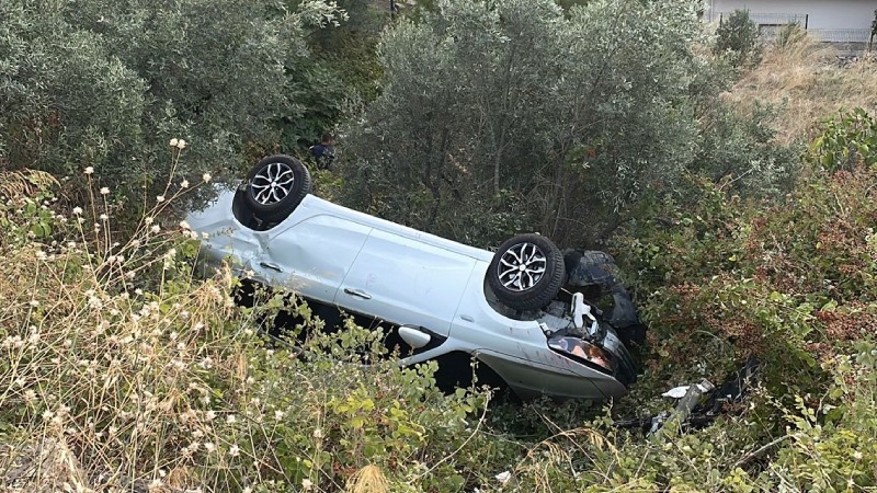 Bursa’da otomobil 10 metreden uçtu Bursa’da otomobil 10 metreden uçtu