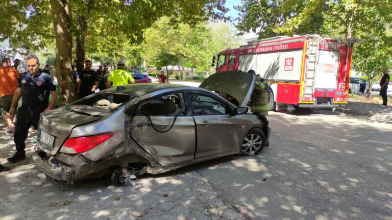Bursa’da iki otomobil çarpıştı Bursa'nın Orhangazi ilçesinde 2 otomobilin çarpışması sonucu 1 kişi yaralandı.