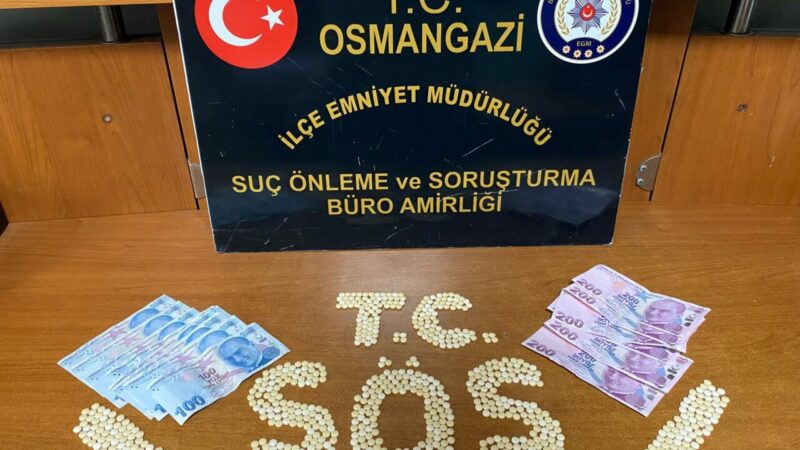 Bursa'nın Osmangazi ilçesinde polis ekiplerince gerçekleştirilen uyuşturucu operasyonunda 1 şüpheli