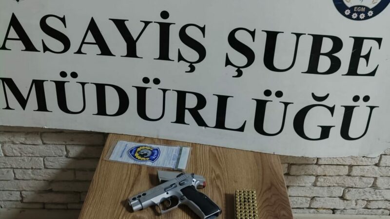 Bursa'nın Yıldırım ilçesinde girdiği evden ziynet eşyası ile tabanca çaldığı