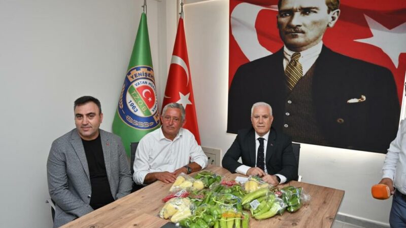 Bursa’da Bozbey’den çiftçiye destek: ‘Bu zorlu yolda birlikte yürüyeceğiz’ Bursa Büyükşehir Belediye Başkanı Mustafa Bozbey, Mustafakemalpaşa ve Karacabeyli çiftçilerin