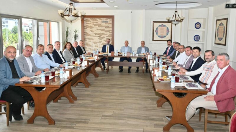 Bursa’da ortak akıl zirvesi: Güzel gelişmeler yolda! Bursa’daki 17 belediye başkanıyla bir araya gelen Bursa Büyükşehir
