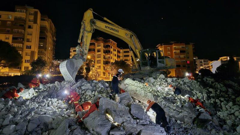 17 Ağustos Gölcük Depremi’nin 25.yıldönümünde Bursa’nın Gemlik ilçesinde duygulandıran anma