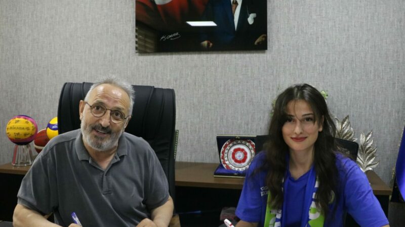 Kadınlar Hentbol Süper Ligi'nde mücadele eden Bursa Büyükşehir Belediyespor, 3