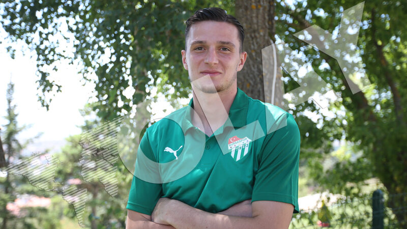 Bursaspor’un genç ismi OLAY’a konuştu: ‘Düştüğümüz yerden kalkacağız’ Bursaspor’un genç sağ beki Eren Tunalı Bolu kampında OLAY’a konuştu.