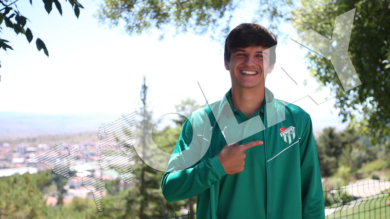 Bursaspor’un genç futbolcusu OLAY’a konuştu: ‘Farklı bir Bursaspor izleteceğiz’
