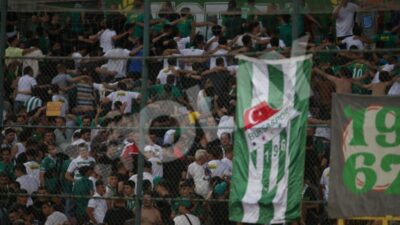 Bursaspor taraftarı Balıkesir’de şov yaptı