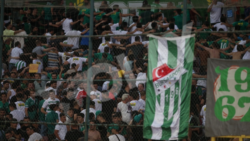 Bursaspor taraftarı Balıkesir’de şov yaptı