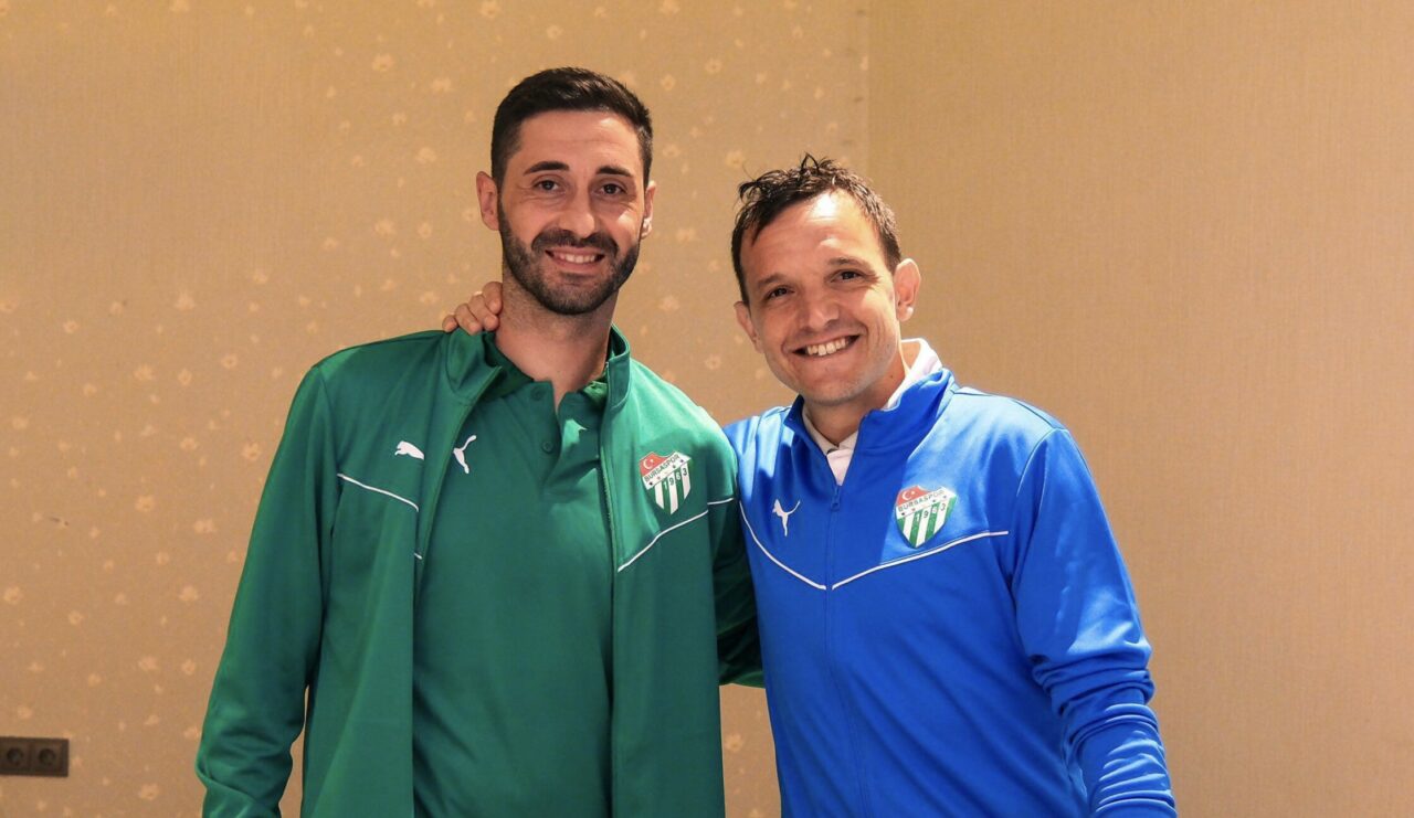 Bursaspor’un yeni transferi kampa katıldı