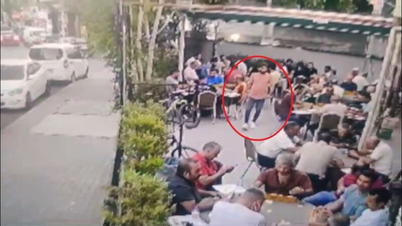Bursa'da kıraathanede oturduğu sırada başına yorgun mermi isabet etmesi sonucu