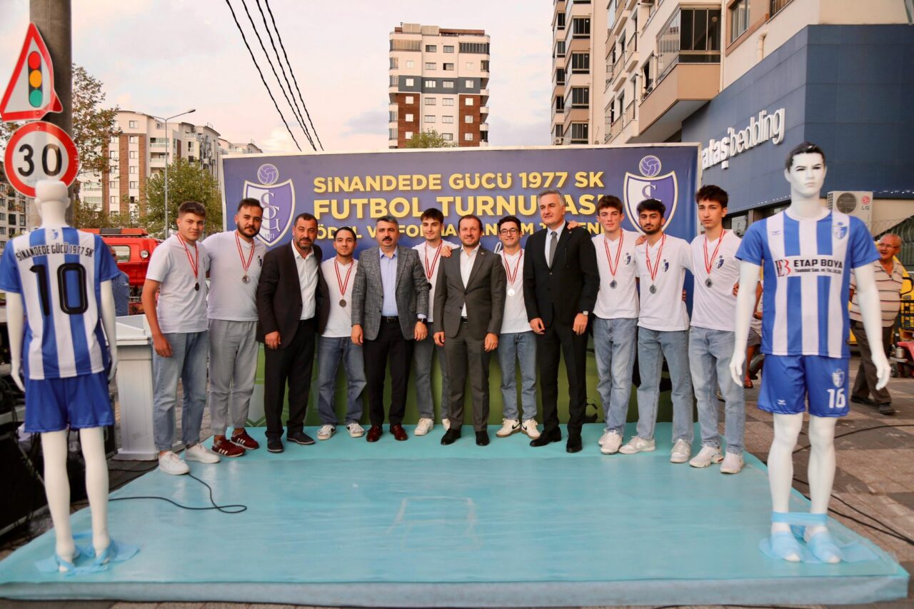 Sinandede Gücü’nden hem forma lansmanı hem ödül töreni