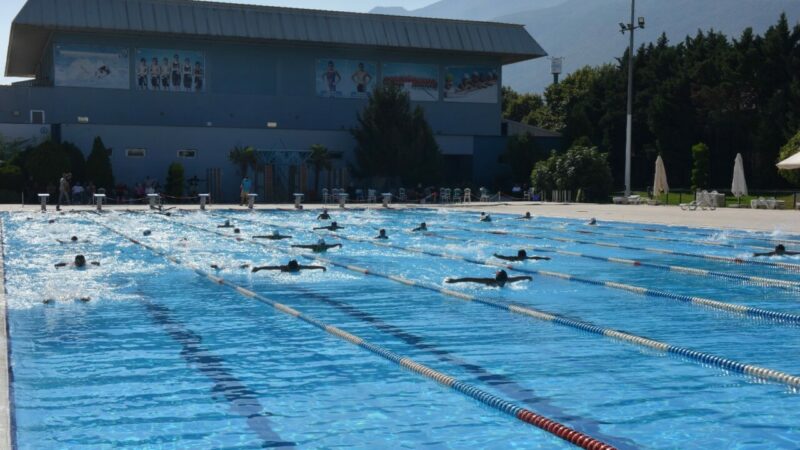 Geleceğin yüzücüleri Bursa Yıldırım’da yetişiyor Yıldırım Belediye Başkanı Oktay Yılmaz, yaz spor okullarında yüzme branşında