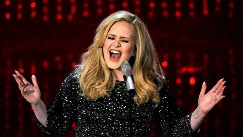 Olimpiyatları izlemek için 80 bin kişilik konserini durdurdu Olimpiyatları izlemek için 80 bin kişilik konserini durdurdu