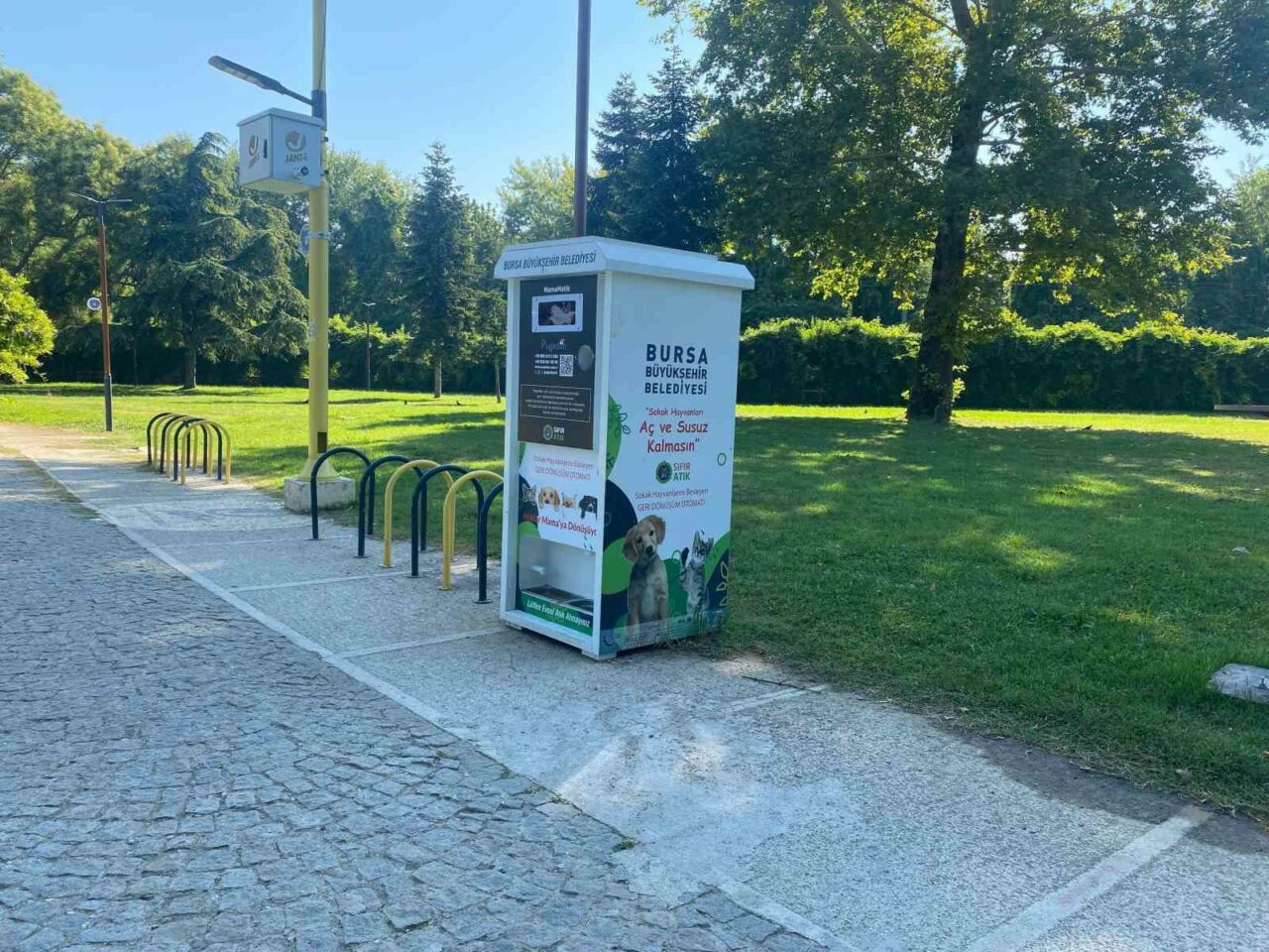 Bursa’da atıklar, sokak hayvanları için mamaya dönüşüyor