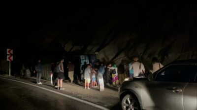 Yolcu otobüsü şarampole devrildi: 23 yaralı