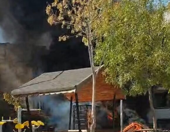 Bursa’nın Gemlik ilçesinde çocuk parkında çıkan yangın itfaiyenin 30 dakikalık