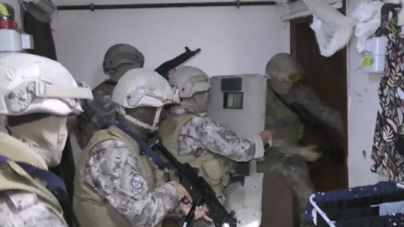 Bursa’da ruhsatsız silah ve tefeci operasyonu: Çok sayıda gözaltı Bursa’da yüksek faizle borç veren tefecilere ve ruhsatsız silah ticareti