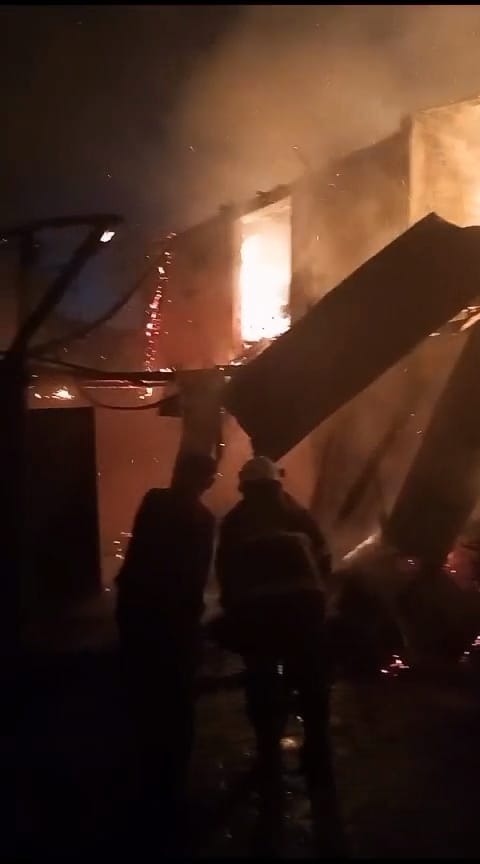 Bursa’da yangına müdahale eden itfaiyecilere saldırı