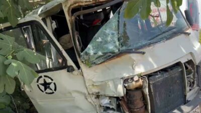 Bursa’da minibüs tarlaya uçtu