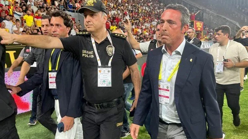 TFF’den İzmir’deki olaylı geceye ilişkin açıklama! Trendyol Süper Lig'de Göztepe-Fenerbahçe mücadelesinin ikinci yarısının başında olaylar yaşandı.