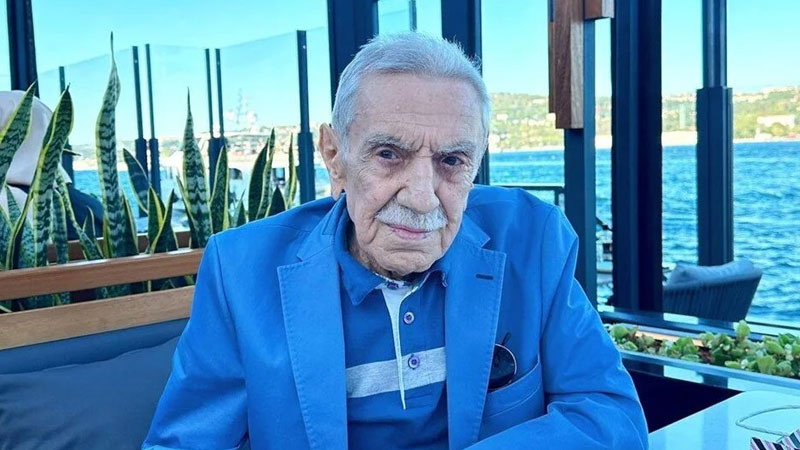 Usta oyuncu Aydemir Akbaş’tan üzen haber!