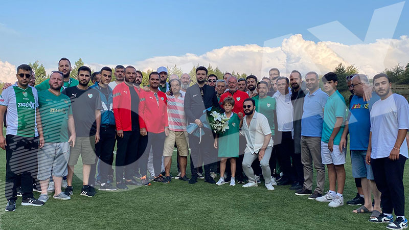 Bursaspor’dan güzel görüntüler: Taraftarla yönetim bir arada!