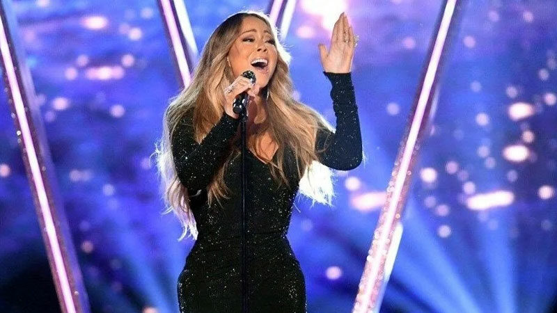 Şarkıcı Mariah Carey, annesini ve ablasını aynı gün kaybetti "All I Want For Christmas Is You" (Noel İçin Tek