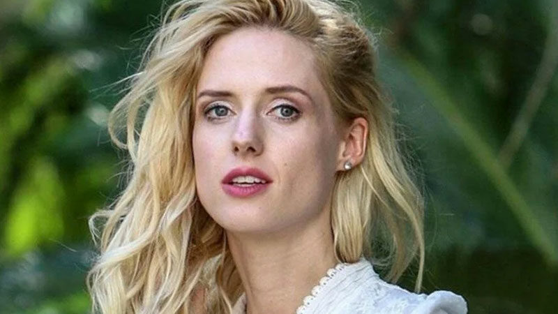 Türk Vatandaşı olan Wilma Elles yeni adını açıkladı Öyle Bir Geçer Zaman Ki dizisindeki "Caroline" karakteriyle şöhrete kavuşan