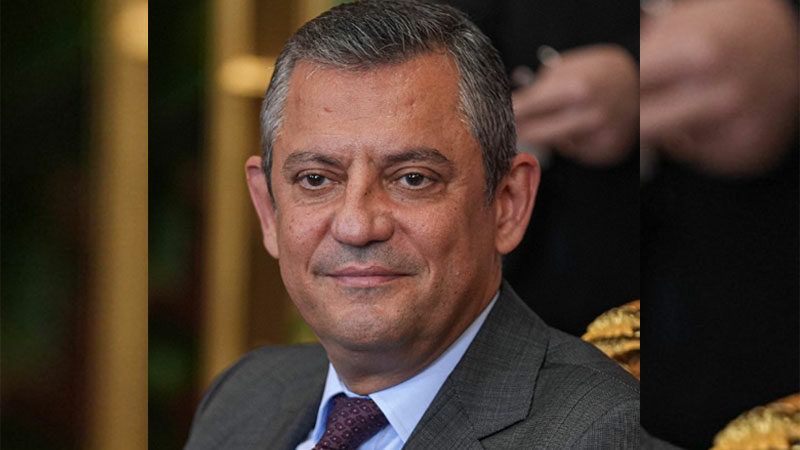 Özgür Özel’den sigaraya Fenerbahçe şartı! CHP Genel Başkanı Özgür Özel'in sigarayı bırakma ve Fenerbahçe anısı