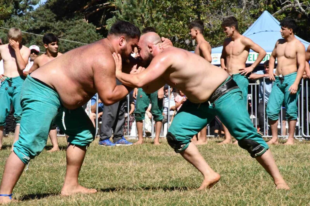Bursa’da pehlivanlar kozlarını paylaştı