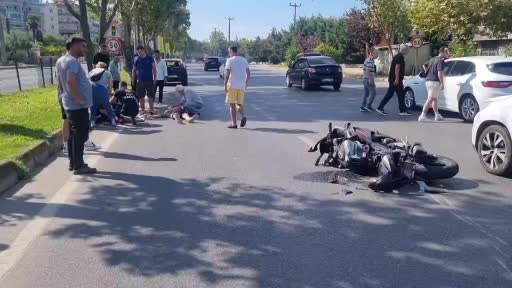Bursa’da motosiklet ile otomobil çarpıştı Bursa’da motosiklet ile otomobil çarpıştı