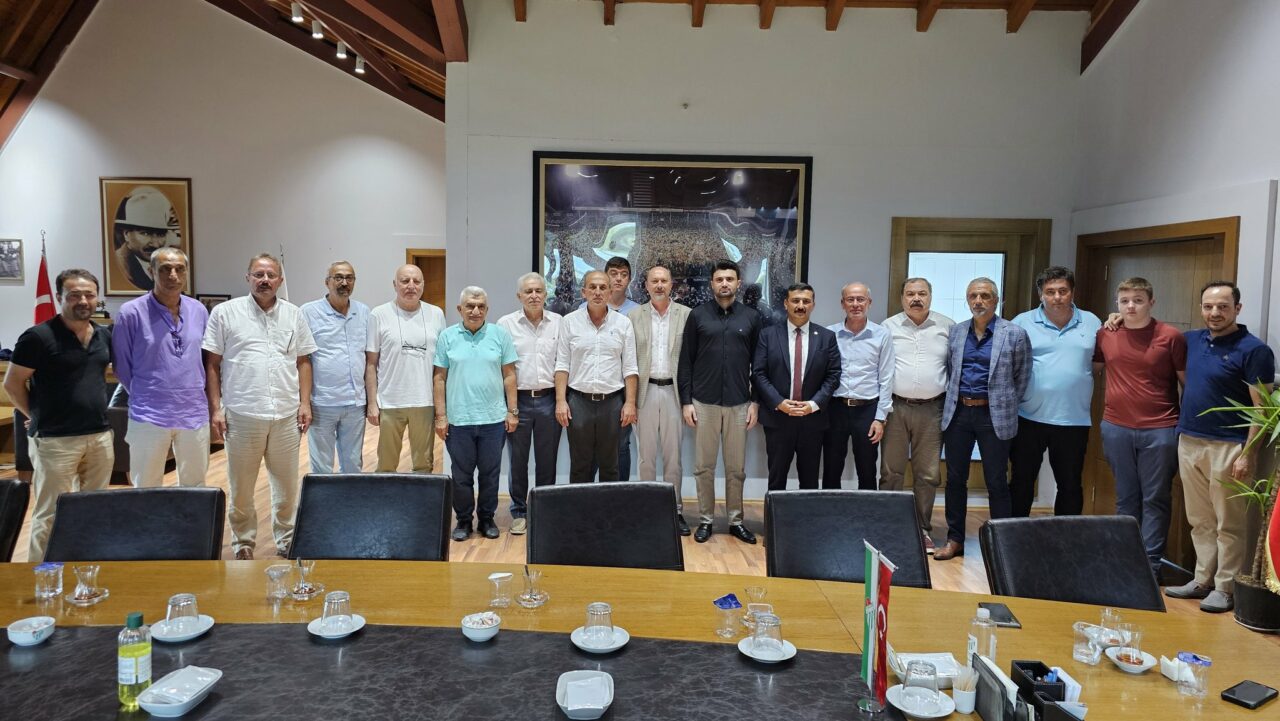 İYİ Parti Bursa’dan Bursaspor’a ziyaret! İYİ Parti Bursa’dan Bursaspor’a ziyaret!