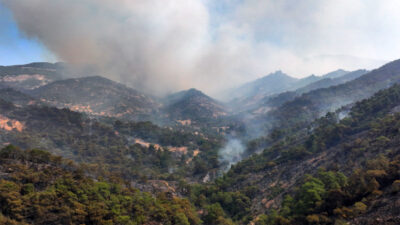 İzmir’de yanan alanlar havadan görüntülendi