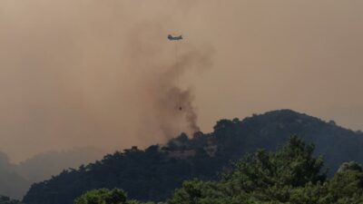 Karşıyaka’daki yangın bölgesinde rüzgarın hızı azaldı