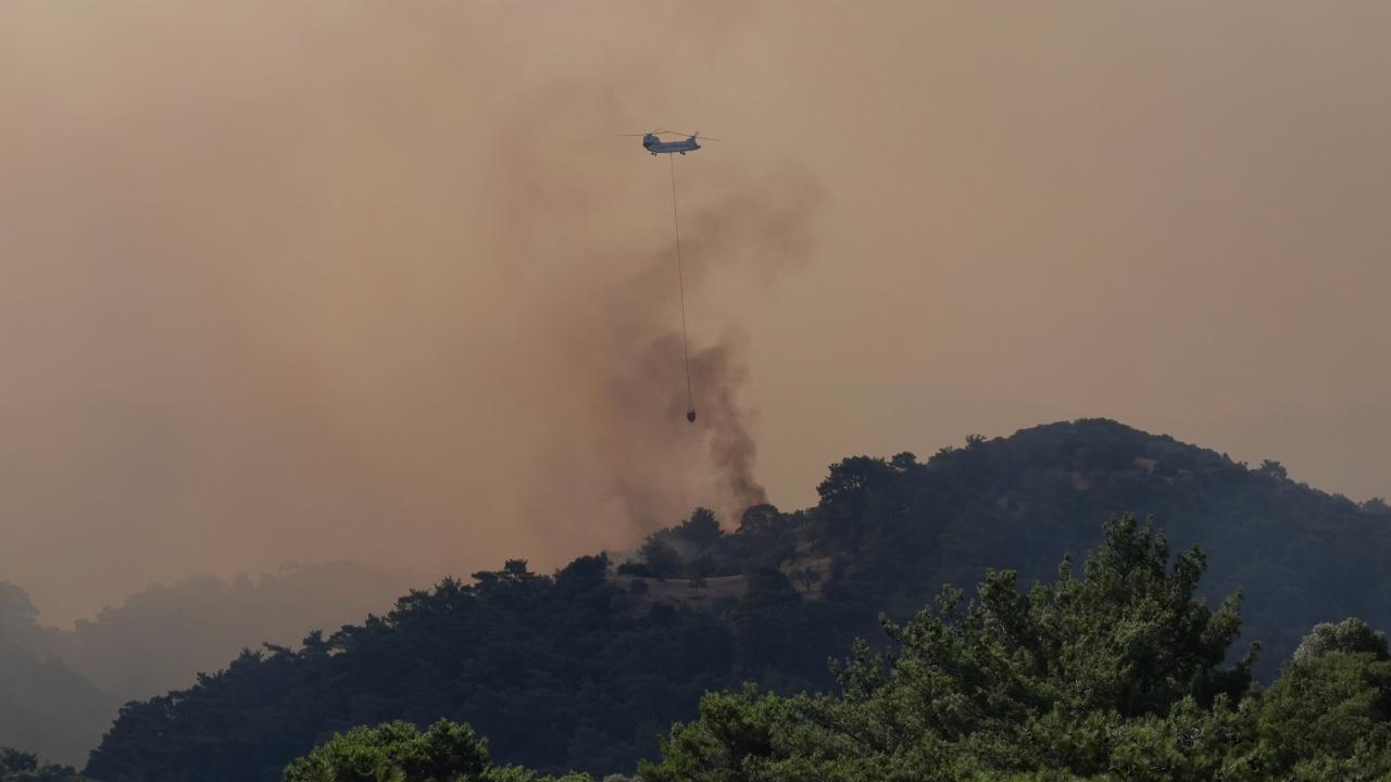 Karşıyaka’daki yangın bölgesinde rüzgarın hızı azaldı