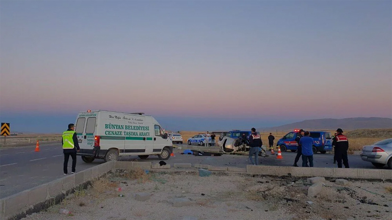 Cenaze yolunda facia: 4 ölü, 2 yaralı